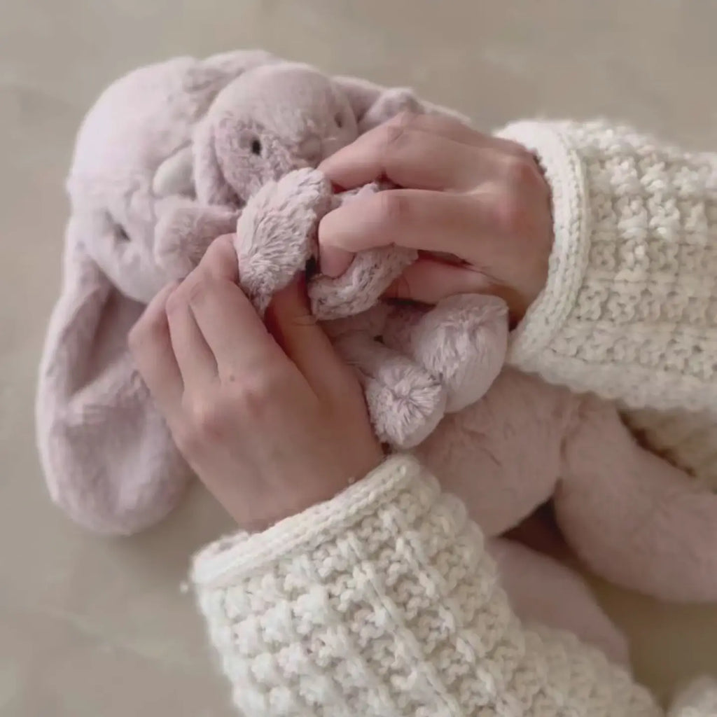 Peluche - Le lapin câlin - Guimauve