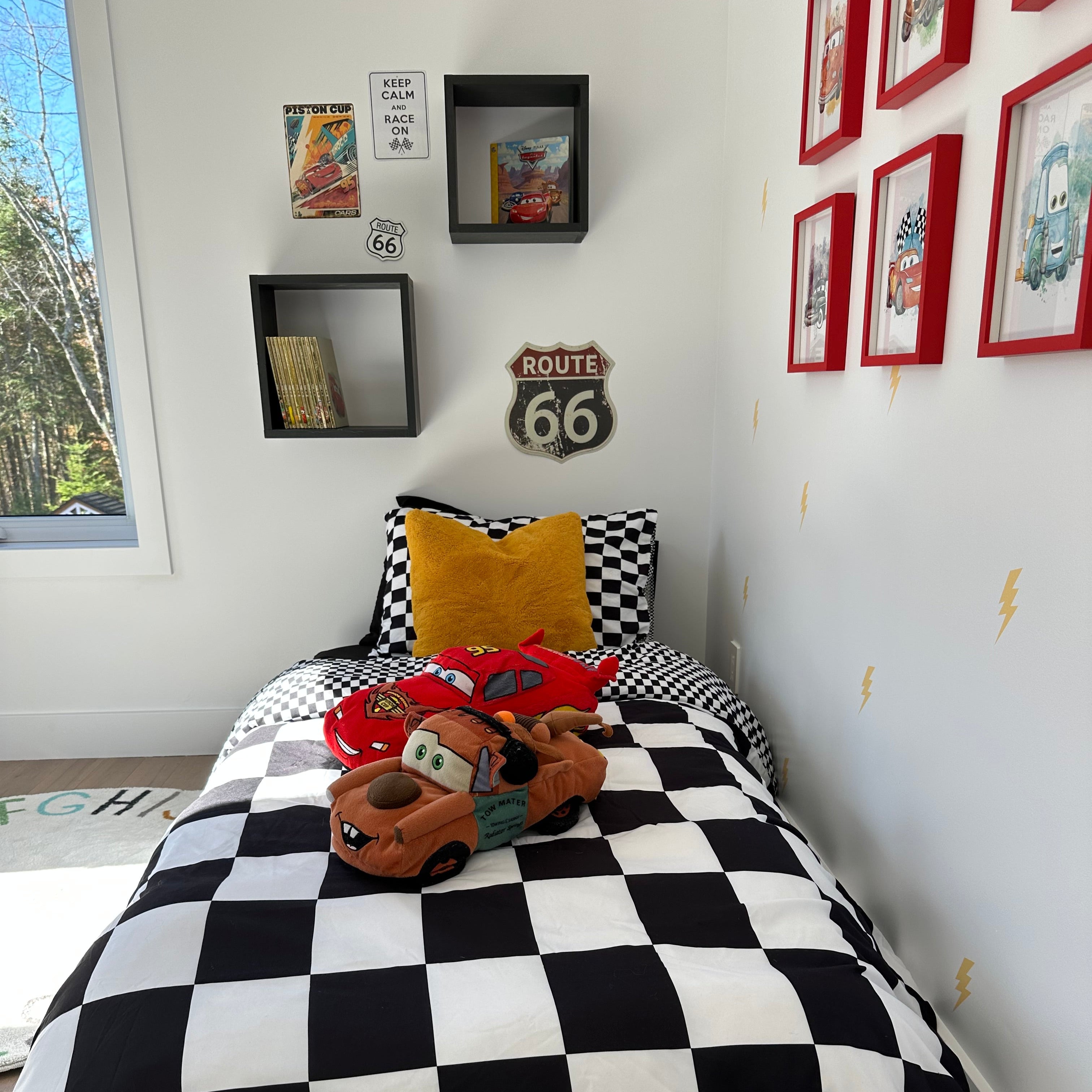 Ensemble - LA voiture de course rouge